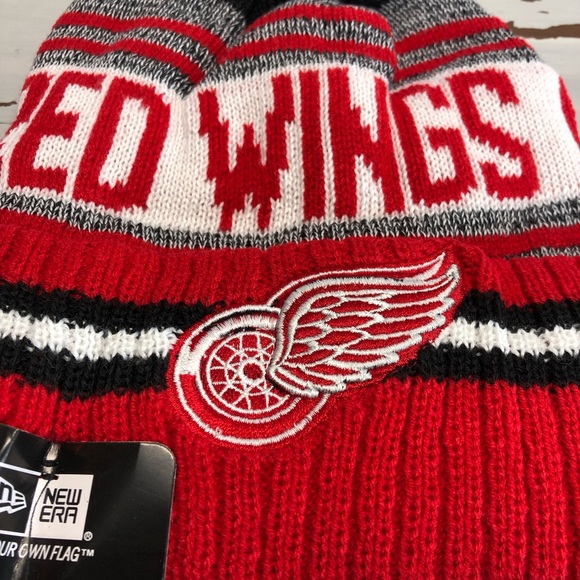 New Era Red Wings Pom Beanie - Picture 3 of 6